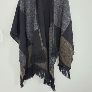 Chic Fringed Color Block Wrap Any Size